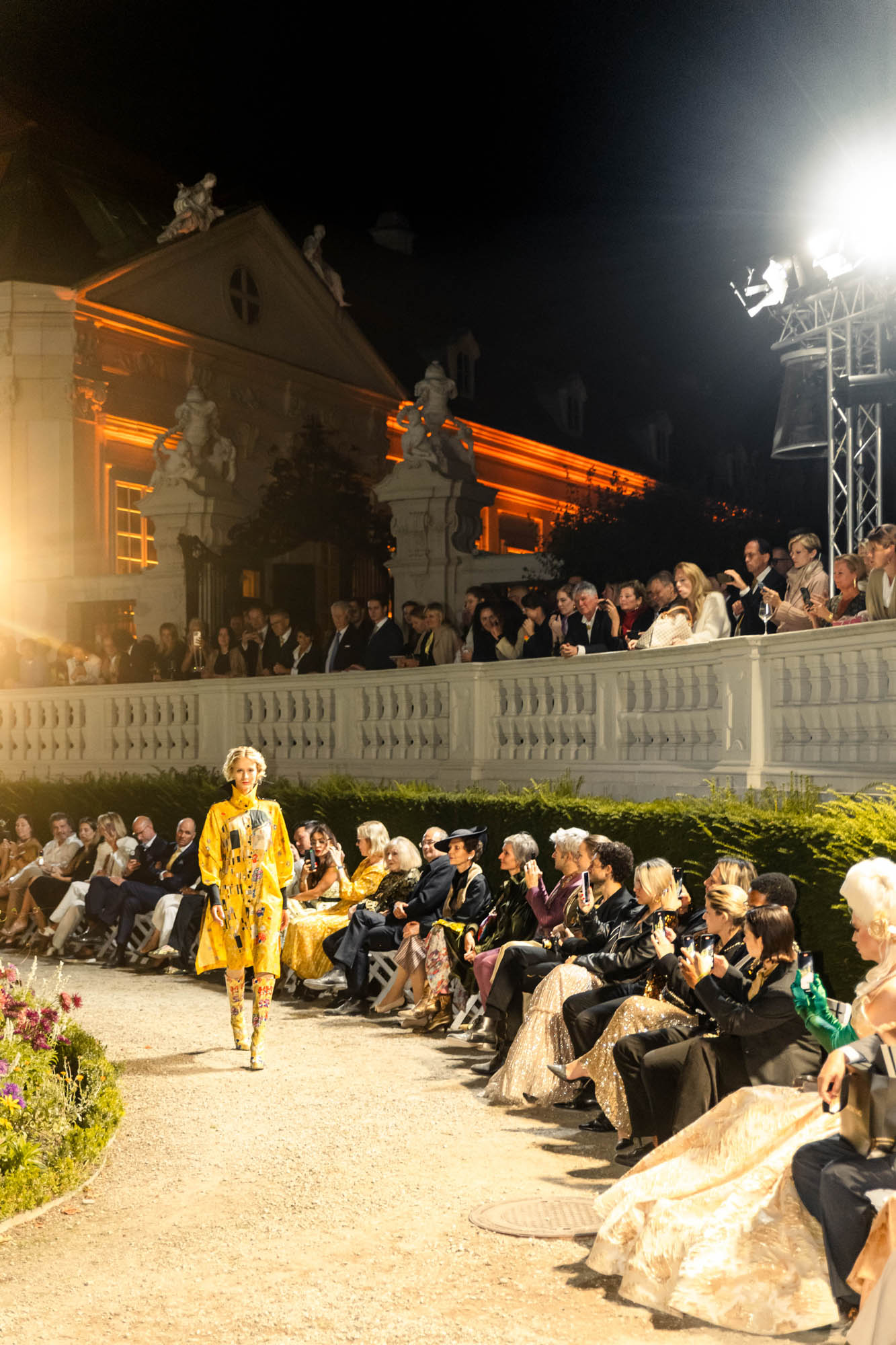 Lie Sangbong Fashion Show Kustav Klimt Dress Laufsteg Belvedere Museum 