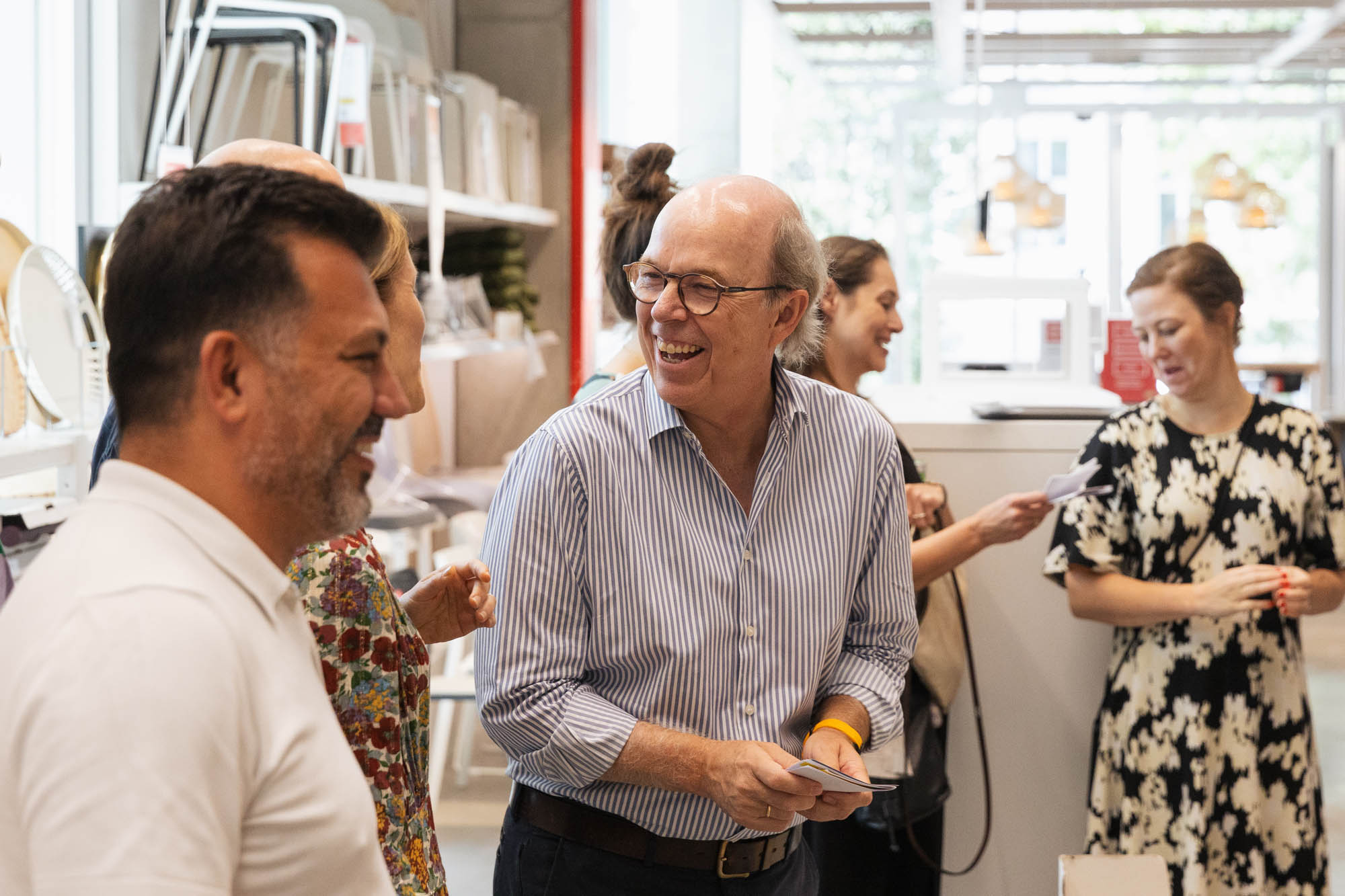 Besucher die eine gute Zeit haben 