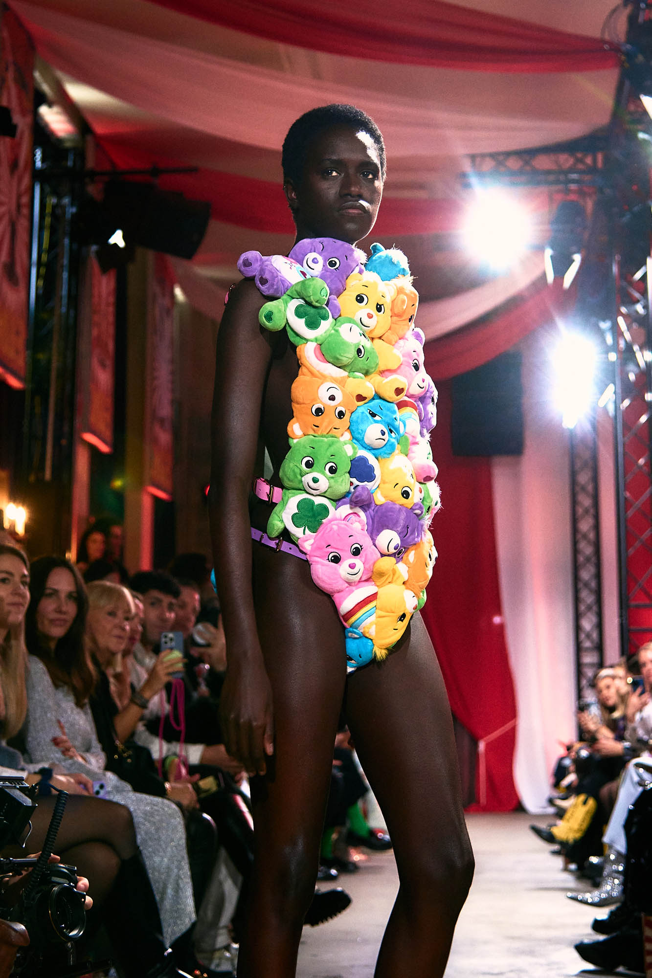 Stofftierdress Fashion Show Marina Hoermanseder