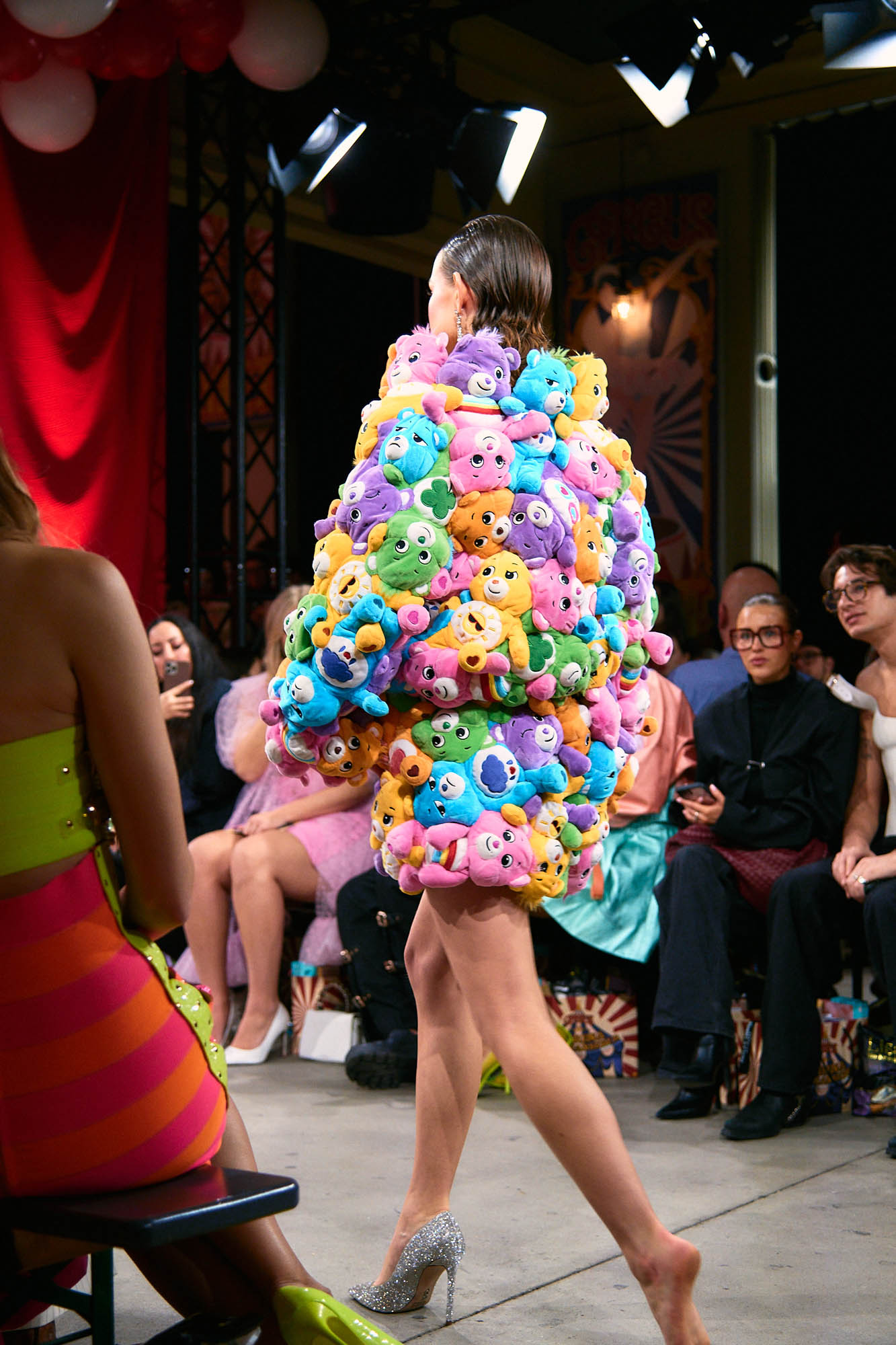 Stofftierdress Fashion Show Marina Hoermanseder