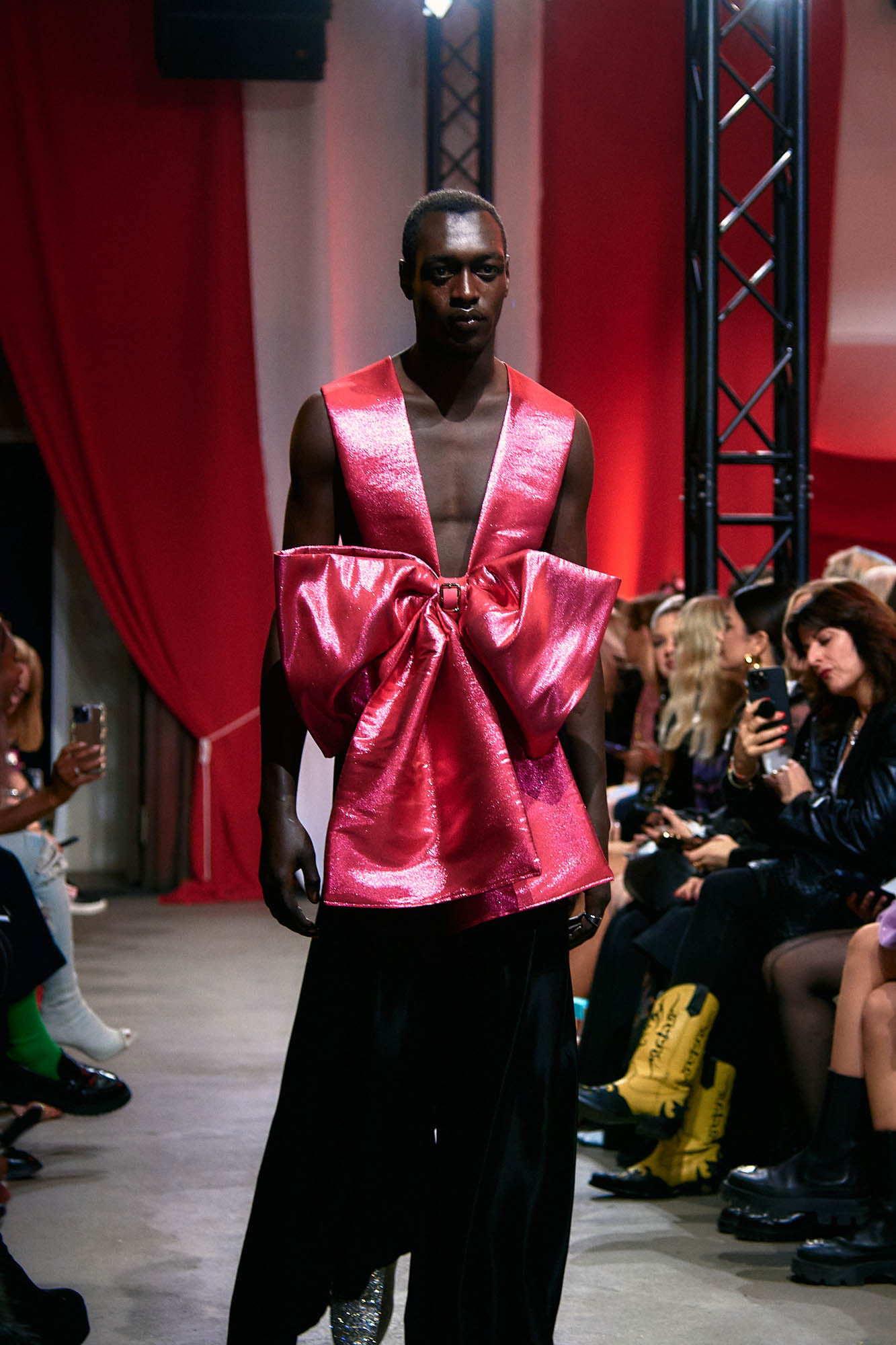 Dress Schleife Fashion Show 2024